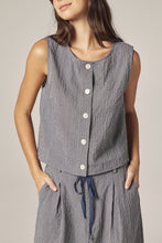 Load image into Gallery viewer, Plaid button down top