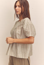 Load image into Gallery viewer, Pleated Blouse