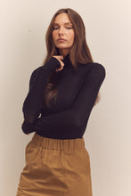 Load image into Gallery viewer, Wool blend lightweight knit turtle-neck
