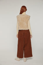 Load image into Gallery viewer, Reversible fur vest