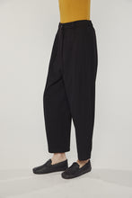 Load image into Gallery viewer, Wool Blend Pintuck Pants – Look 5 | amente