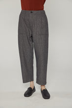 Load image into Gallery viewer, Wool Blend Herringbone Pants – Detail | amente