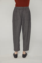 Load image into Gallery viewer, Wool Blend Herringbone Pants – Look 7 | amente