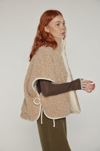 Load image into Gallery viewer, Reversible high-neck vest