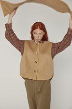 Load image into Gallery viewer, Wool-blended scarf vest – Detail | amente