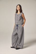 Load image into Gallery viewer, Plaid button down top