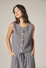 Load image into Gallery viewer, Plaid button down top