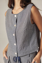 Load image into Gallery viewer, Plaid button down top