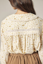 Load image into Gallery viewer, Collar Detail Top