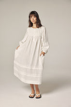 Load image into Gallery viewer, Laced linen dress