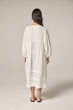 Load image into Gallery viewer, Laced linen dress