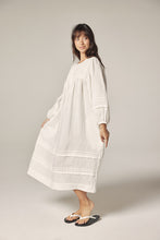 Load image into Gallery viewer, Laced linen dress