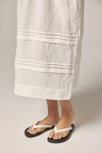 Load image into Gallery viewer, Laced linen dress