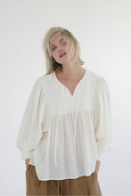 Load image into Gallery viewer, Quilted detail cotton peasant blouse