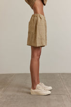 Load image into Gallery viewer, Back pocket gingham linen short