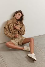 Load image into Gallery viewer, Back pocket gingham linen short