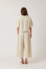 Load image into Gallery viewer, Crop Button Shirt