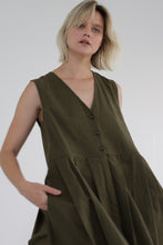 Load image into Gallery viewer, Pleated is a sleeveless cotton midi dress
