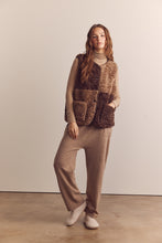 Load image into Gallery viewer, Color block reversible vest
