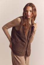 Load image into Gallery viewer, Color block reversible vest

