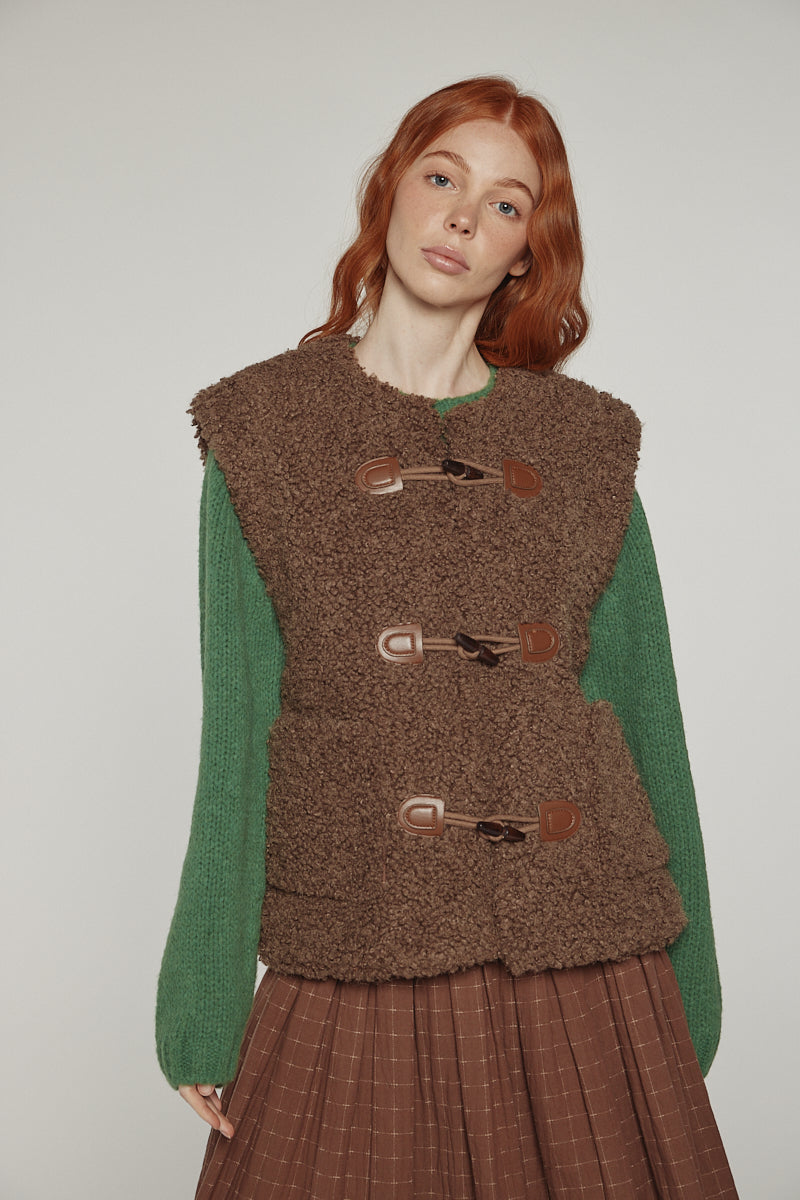 Reversible toggle vest