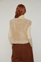 Load image into Gallery viewer, Reversible fur vest
