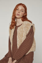 Load image into Gallery viewer, Reversible fur vest
