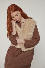 Load image into Gallery viewer, Reversible fur vest
