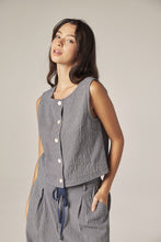 Load image into Gallery viewer, Plaid button down top
