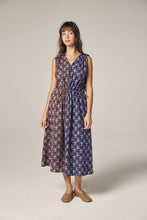 Load image into Gallery viewer, Contrast v-neck dress
