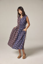 Load image into Gallery viewer, Contrast v-neck dress
