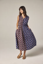 Load image into Gallery viewer, Contrast v-neck dress
