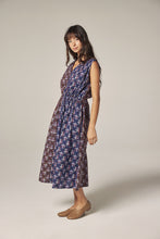 Load image into Gallery viewer, Contrast v-neck dress
