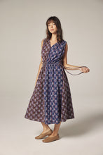 Load image into Gallery viewer, Contrast v-neck dress
