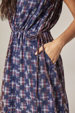 Load image into Gallery viewer, Contrast v-neck dress
