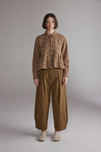 Load image into Gallery viewer, Printed Pleated Blouse
