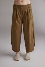 Load image into Gallery viewer, Pleated Volume Pants
