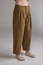 Load image into Gallery viewer, Pleated Volume Pants
