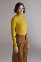 Load image into Gallery viewer, Wool blend lightweight turtleneck
