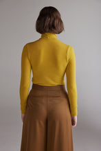 Load image into Gallery viewer, Wool blend lightweight turtleneck
