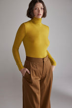 Load image into Gallery viewer, Wool blend lightweight turtleneck

