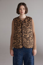 Load image into Gallery viewer, Wool Blend Reversible Vest – Front View | amente
