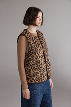Load image into Gallery viewer, Wool Blend Reversible Vest – Look 4 | amente
