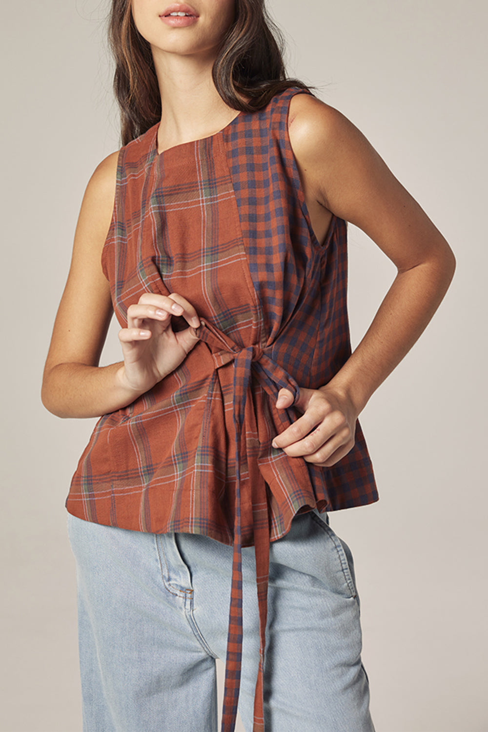 Contrast pannel top