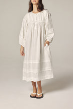 Load image into Gallery viewer, Laced linen dress
