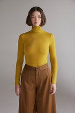 Load image into Gallery viewer, Wool blend lightweight turtleneck
