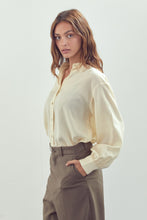 Load image into Gallery viewer, Button down longsleeve shirts
